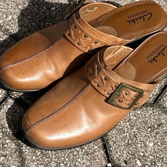 Clarks | Shoes | Clarks Size 9 Leather Mules | Poshmark display picture 1